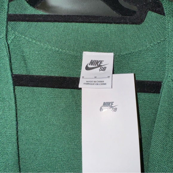 Nike Unisex Green Cardigan - Picture 3 of 3
